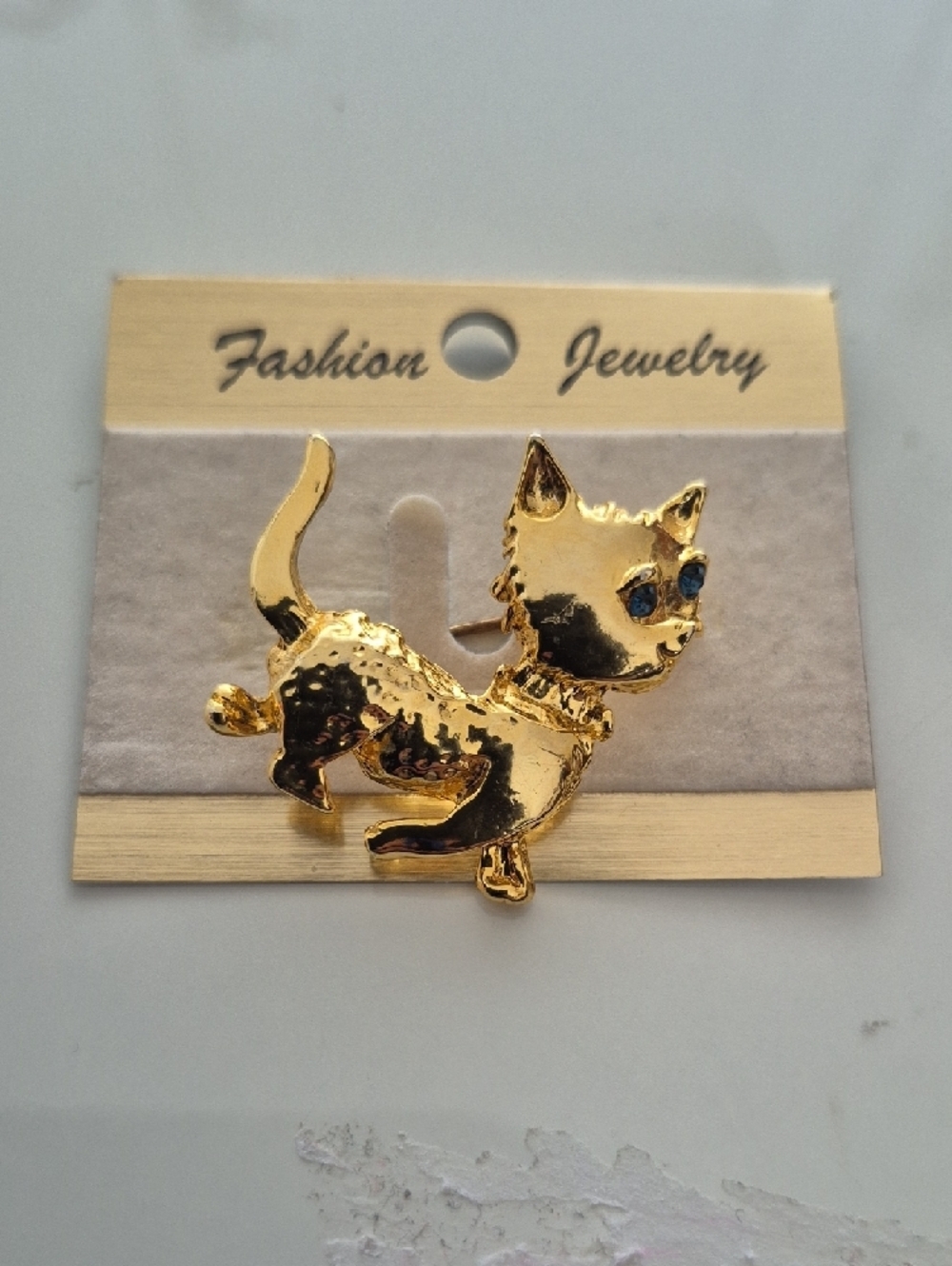 Fashion Jewelry Vintage Gold Cat Brooch with Blue Eyes - Picture 8 of 16